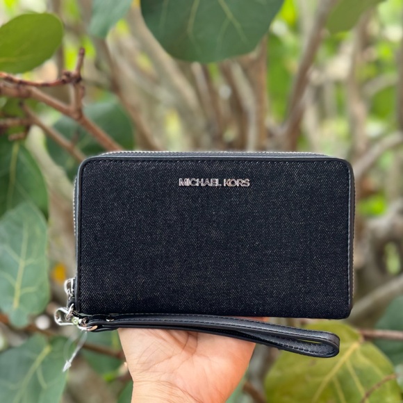 Michael Kors Jet Set Travel Multifunction Large Phone Wallet Denim Black - Picture 1 of 11